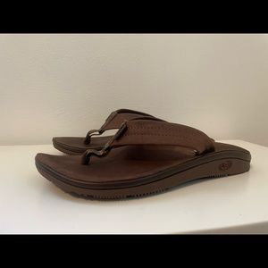 GREAT CONDITION Chaco Women’s Classic Leather Flip Women’s Size 5 (Dark Brown)